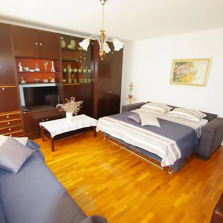 Apartment Ana *