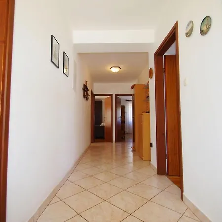 Ana *